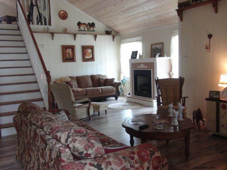 Daffodil Hill: Romantic Carriage House Suite – A Luxury Escape