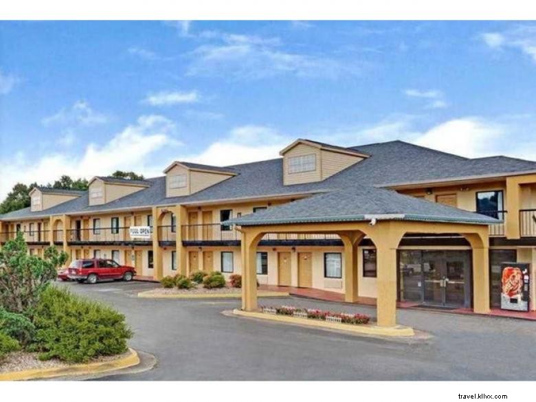 Red Carpet Inn & Suites – Comfortable Stay in Newnan, GA