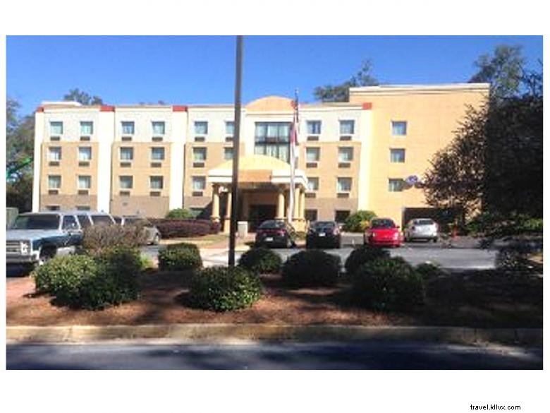 Wingate by Wyndham Athens – Premium Downtown Hotel