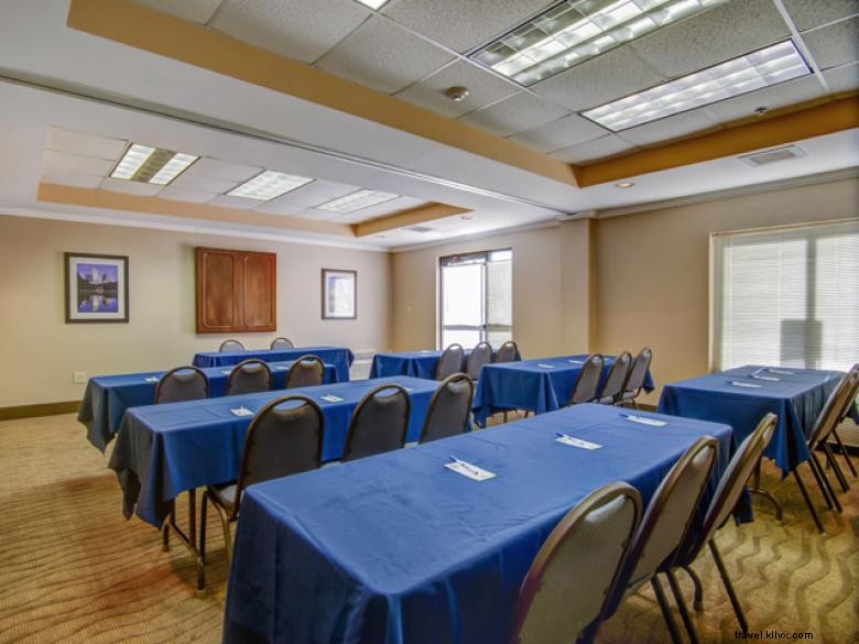 Comfort Inn Kennesaw – Cozy Rooms, Free Wi-Fi, Breakfast & Convenient Location