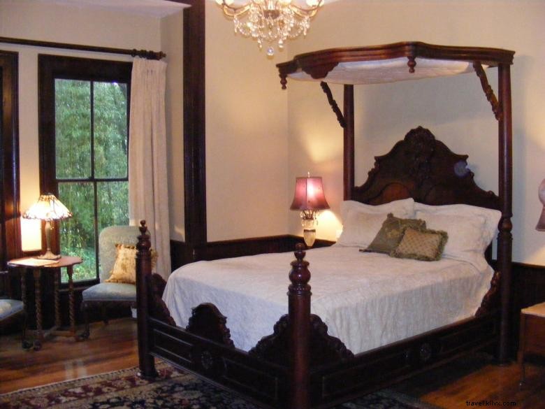 Adair Manor: Historic Bed & Breakfast Retreat