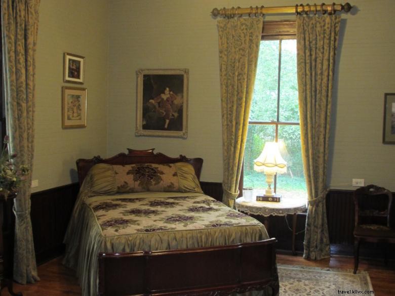 Adair Manor: Historic Bed & Breakfast Retreat