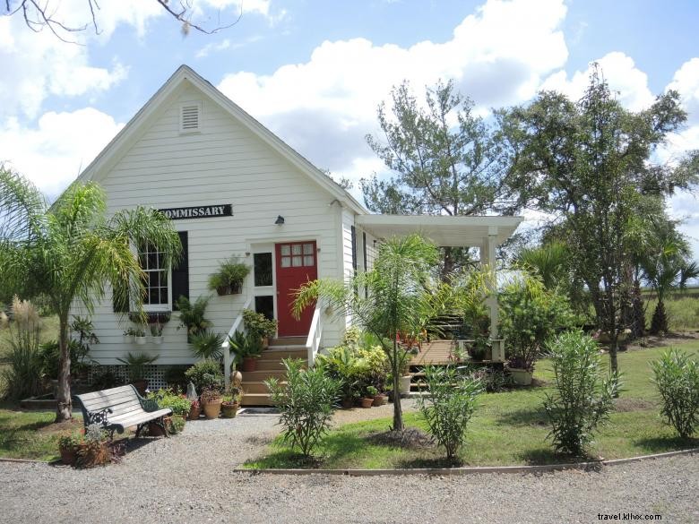 Commissary Cottage – Cozy Riverside Retreat in Collier-Casey Estate, St. Marys