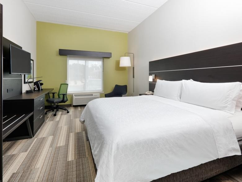 Holiday Inn Express & Suites Dublin – Modern Comfort & Convenient Location