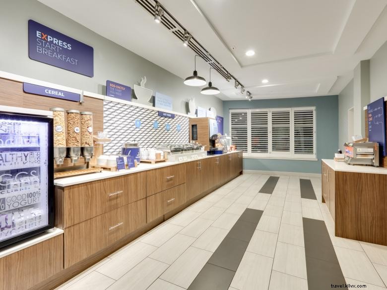 Holiday Inn Express & Suites Dublin – Modern Comfort & Convenient Location