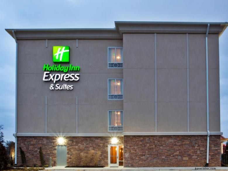 Holiday Inn Express & Suites Atlanta Airport West – Convenient Camp Creek Access