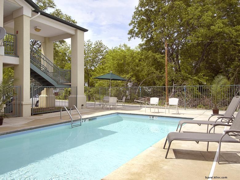 Super 8 by Wyndham – Comfortable Stay in Ft. Oglethorpe, GA & Chattanooga, TN