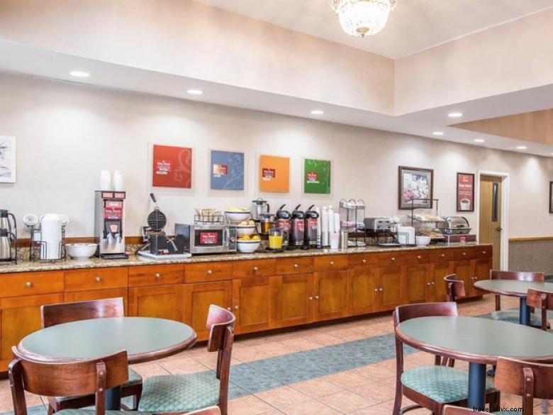 Red Roof Inn & Suites Madison: Comfort & Convenience Near Downtown