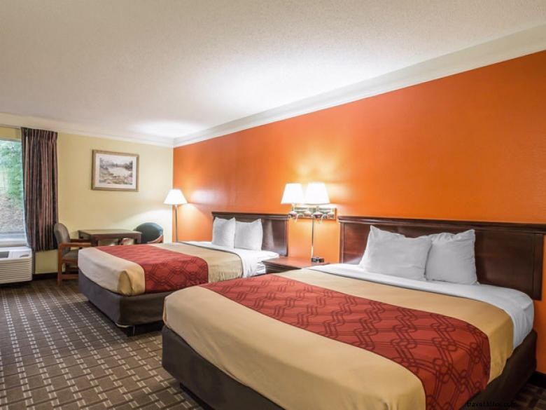 Red Roof Inn & Suites Madison: Comfort & Convenience Near Downtown