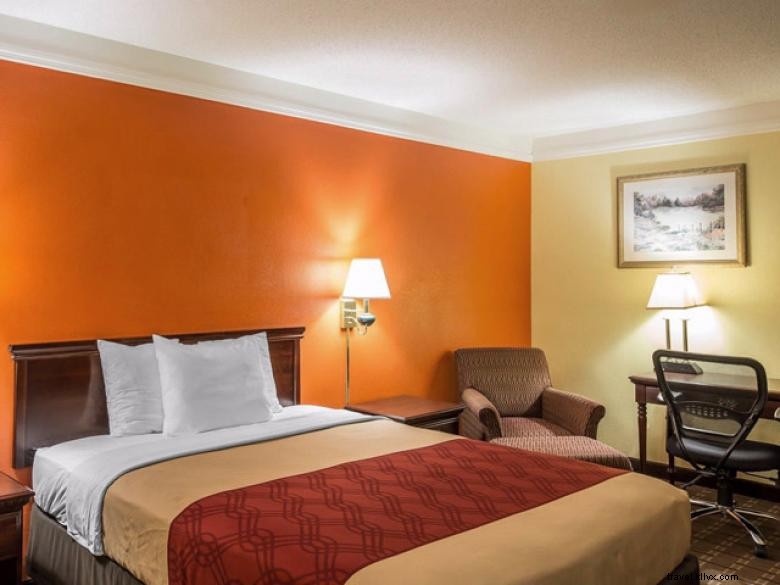 Red Roof Inn & Suites Madison: Comfort & Convenience Near Downtown