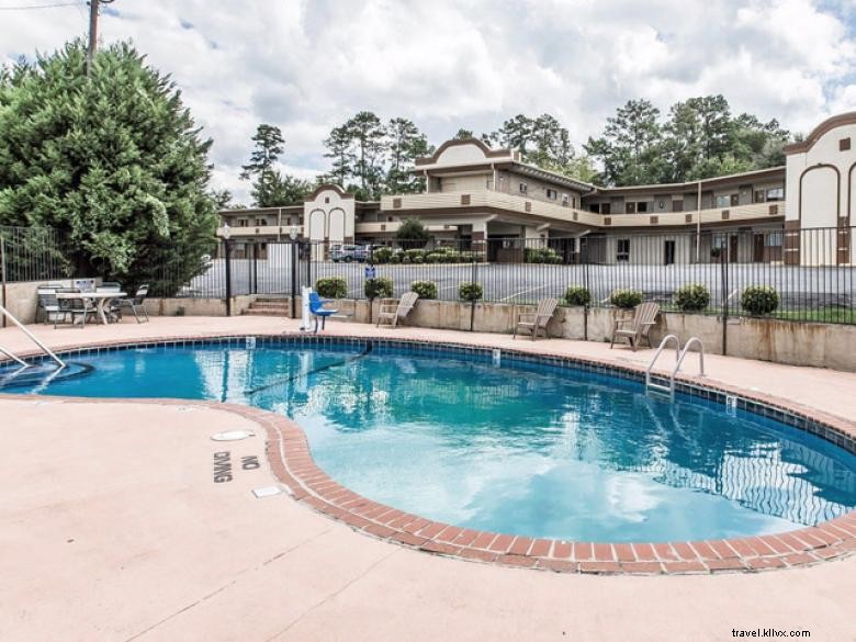 Econo Lodge Macon – Historic Comfort & Convenient Location