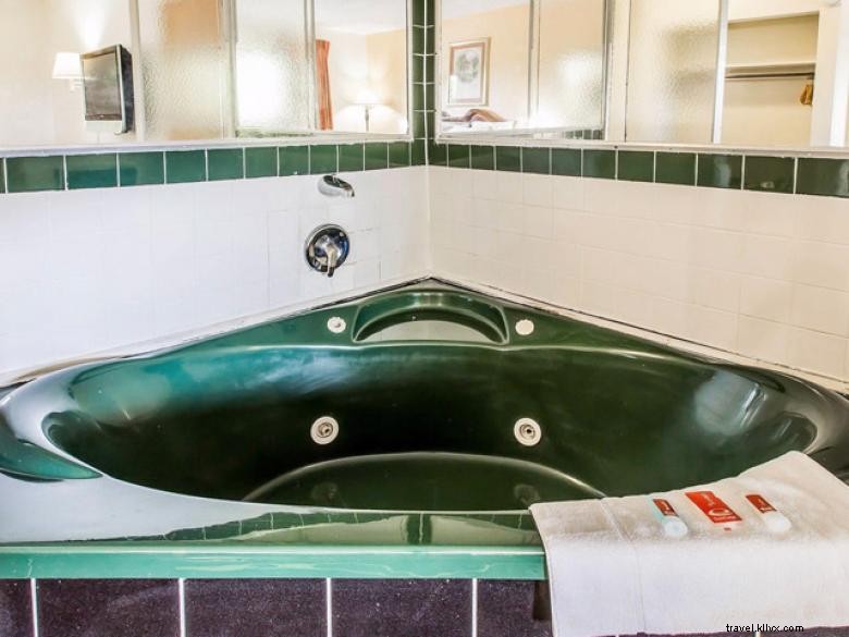 Econo Lodge Macon – Historic Comfort & Convenient Location