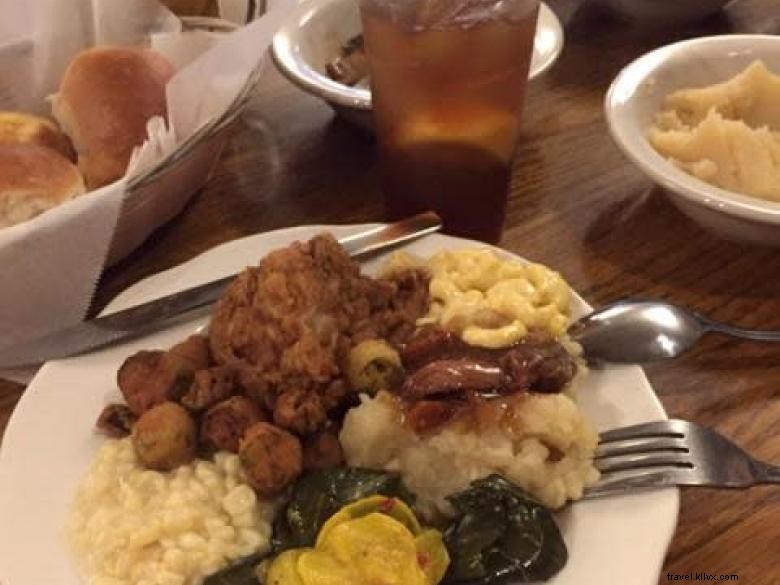 Smith House: Southern Elegance Meets Modern Design