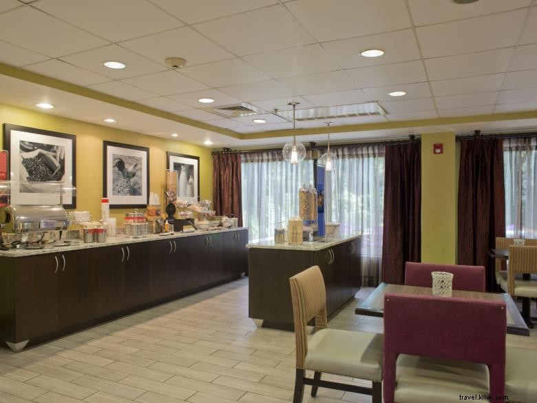 Experience Comfort & Convenience at Hampton Inn Cumming