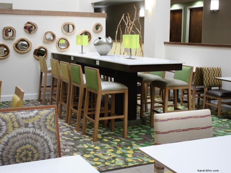 Hampton Inn Cartersville – Newly Renovated Comfort & Convenience