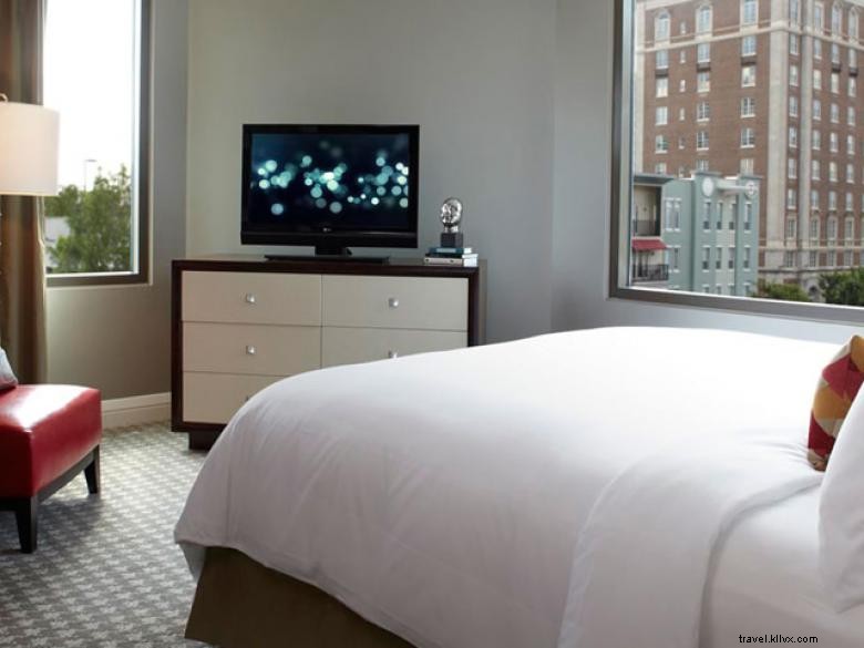 Renaissance Atlanta Midtown: Luxury Boutique Hotel in the Heart of Midtown