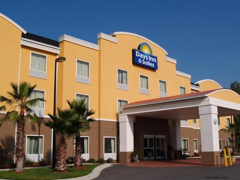 Days Inn & Suites by Wyndham – Savannah North I‑95, Port Wentworth: Comfortable & Convenient Stay