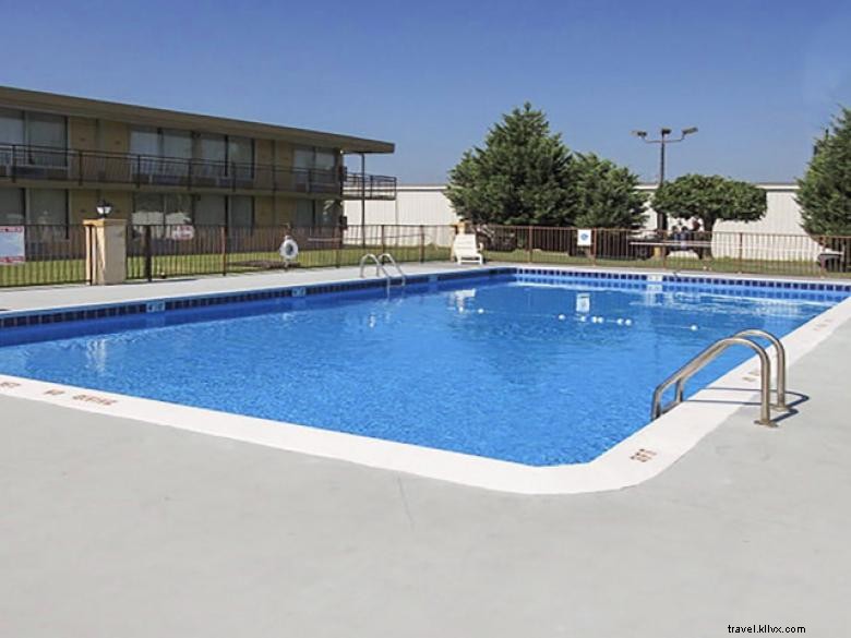 Econo Lodge Calhoun – Comfortable & Affordable Stay in Northwest Georgia