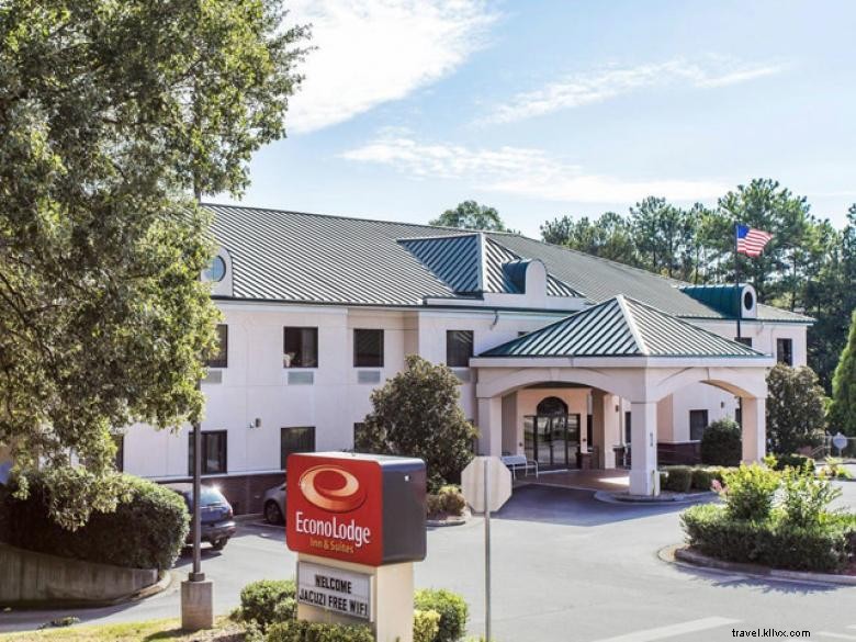 Econo Lodge Inn & Suites – Comfortable & Affordable Stays in Marietta