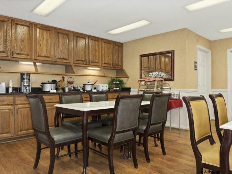 Days Inn by Wyndham Americus – Comfortable Stay & Modern Amenities