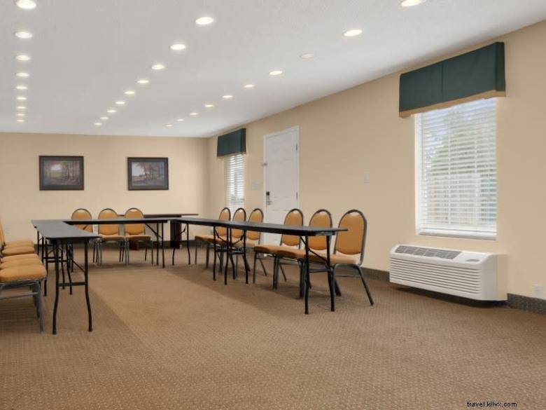 Days Inn by Wyndham Americus – Comfortable Stay & Modern Amenities