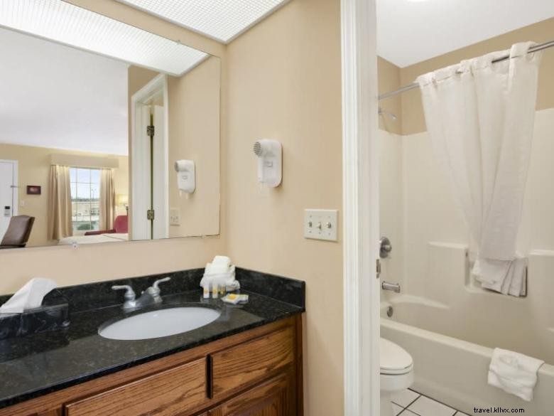 Days Inn by Wyndham Americus – Comfortable Stay & Modern Amenities