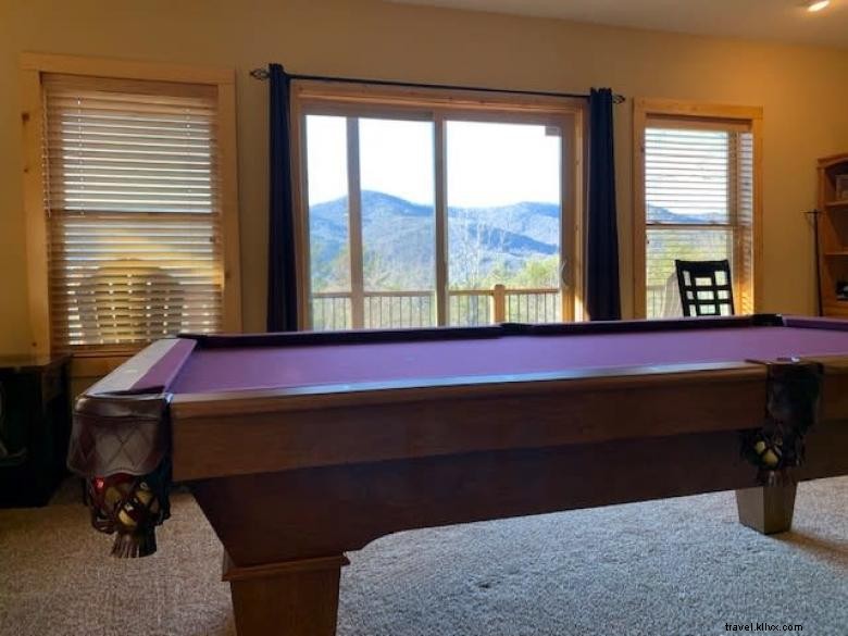 Little Andy Mountain Cabins: Premium Rustic Retreat