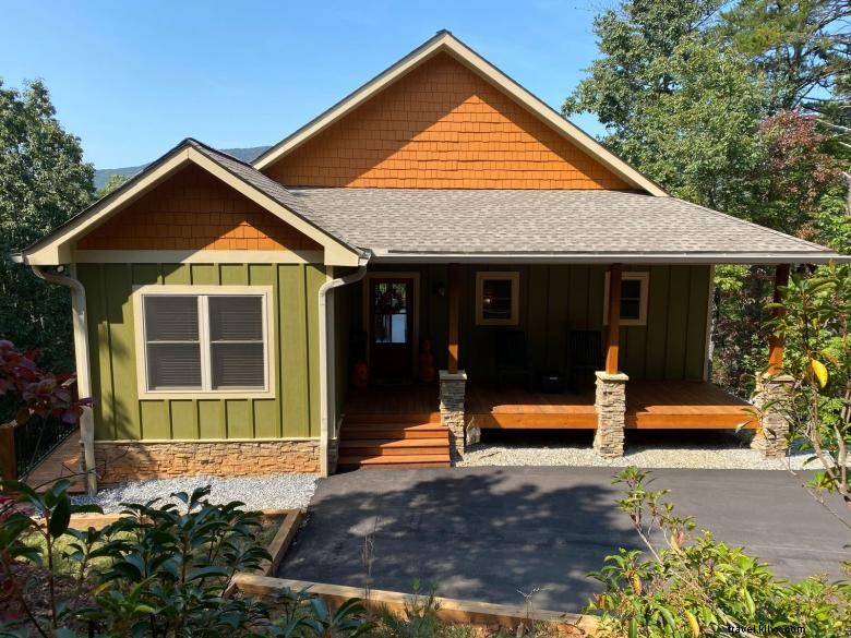 Little Andy Mountain Cabins: Premium Rustic Retreat