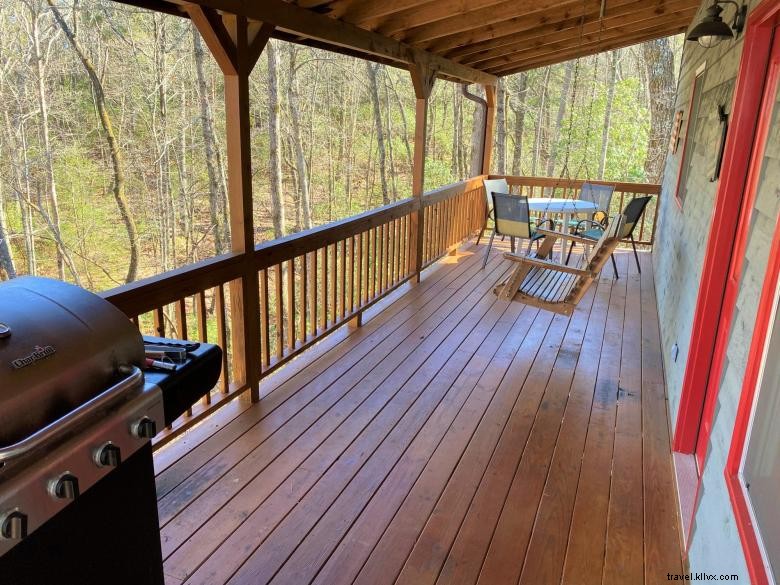 Little Andy Mountain Cabins: Premium Rustic Retreat