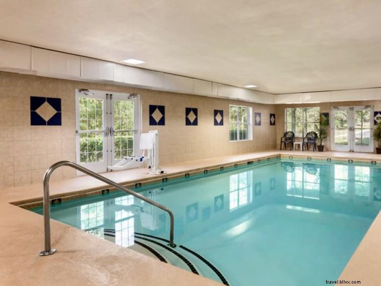 Country Inn & Suites by Radisson – Fairburn: Comfortable Stay & Modern Amenities