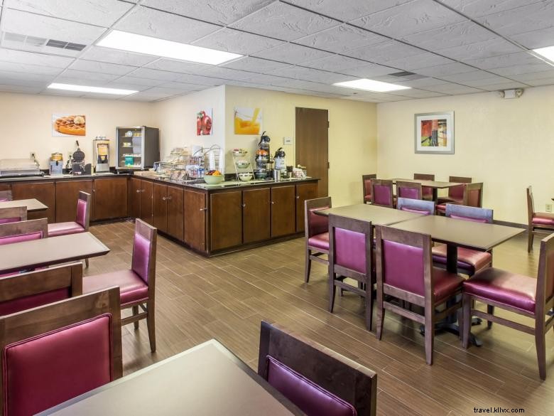 Quality Inn Fitzgerald – Modern Comfort & Convenient Location
