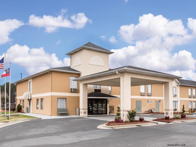 Quality Inn Fitzgerald – Modern Comfort & Convenient Location