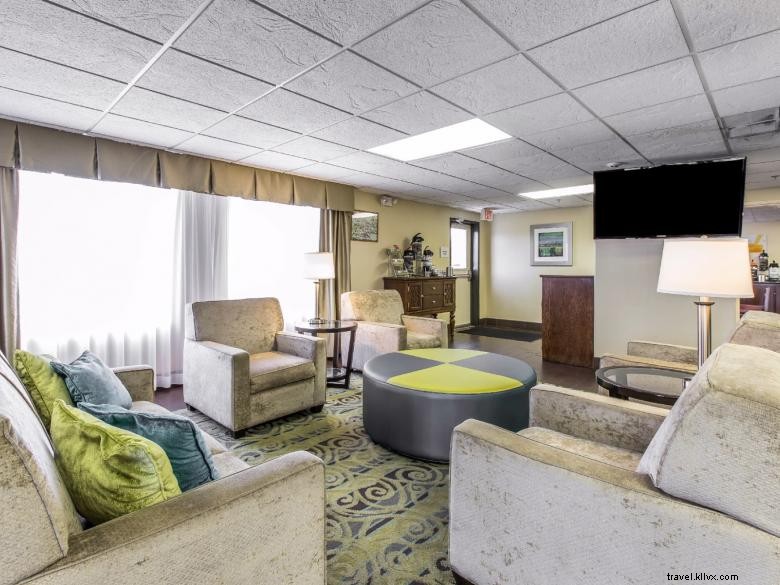 Quality Inn Fitzgerald – Modern Comfort & Convenient Location