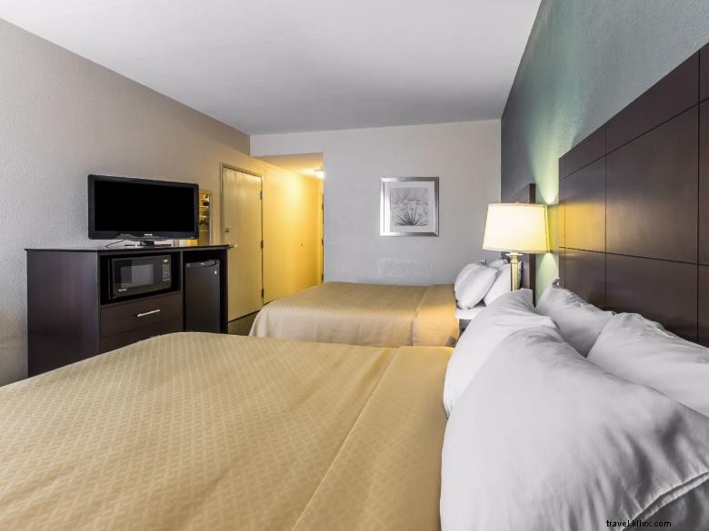 Quality Inn Fitzgerald – Modern Comfort & Convenient Location