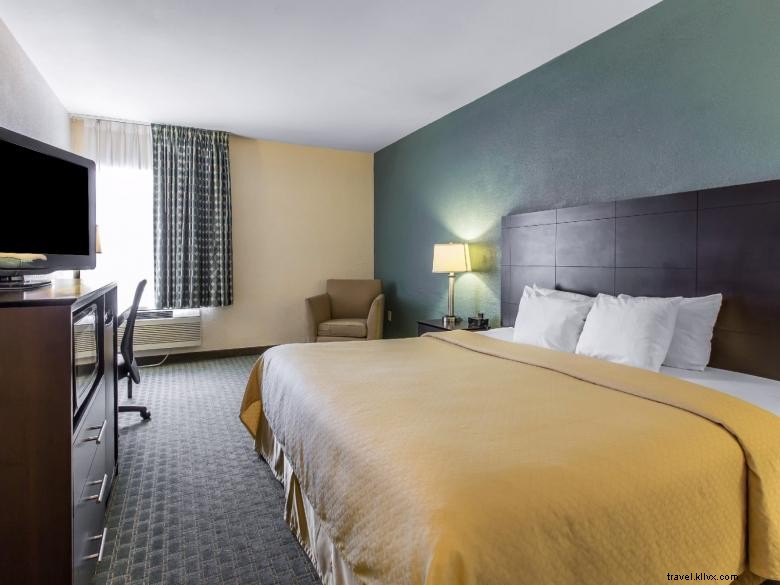 Quality Inn Fitzgerald – Modern Comfort & Convenient Location