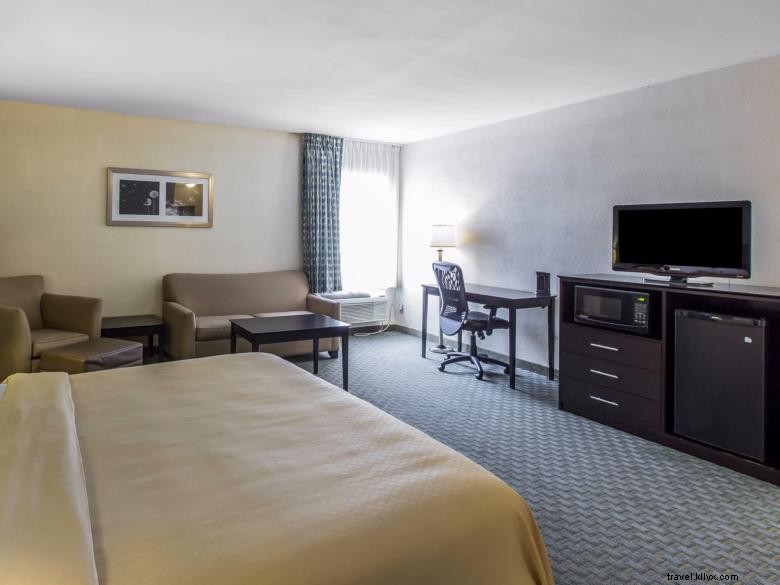 Quality Inn Fitzgerald – Modern Comfort & Convenient Location