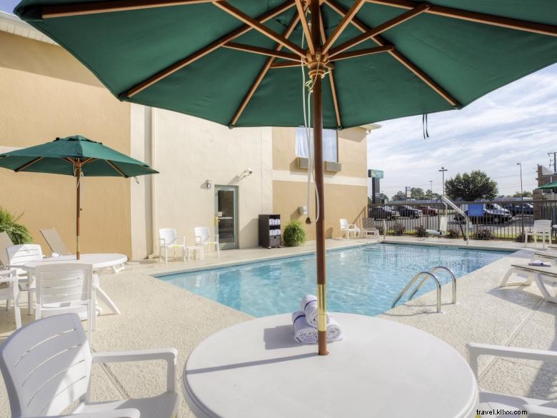 Quality Inn Fitzgerald – Modern Comfort & Convenient Location