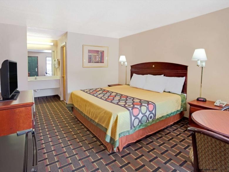 Stay at Super 8 by Wyndham – Acworth & Atlanta Area: Comfortable, Affordable Hotel