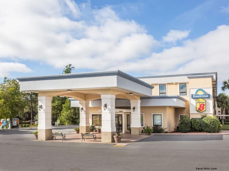 Stay Comfortably at Super 8 by Wyndham Valdosta Mall – Affordable & Convenient