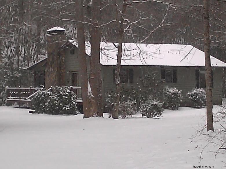 Mountain Retreat: Cozy Fireside Comfort in a Snowy Paradise