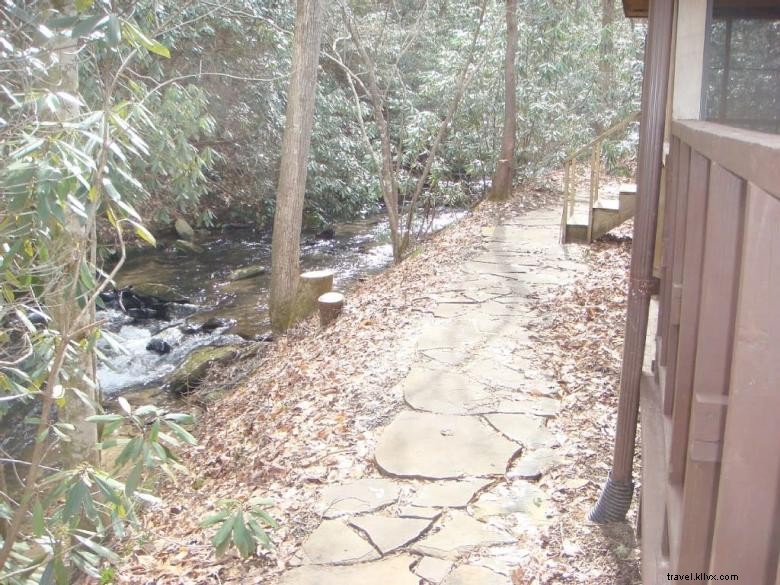 Mountain Retreat: Cozy Fireside Comfort in a Snowy Paradise