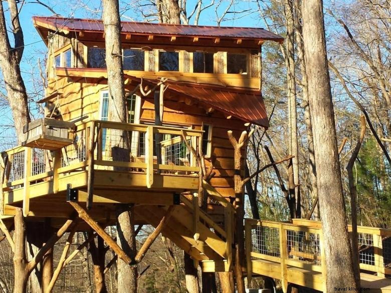 Luxury Treehouse Retreat at Bear Claw Vineyards, Blue Ridge, GA