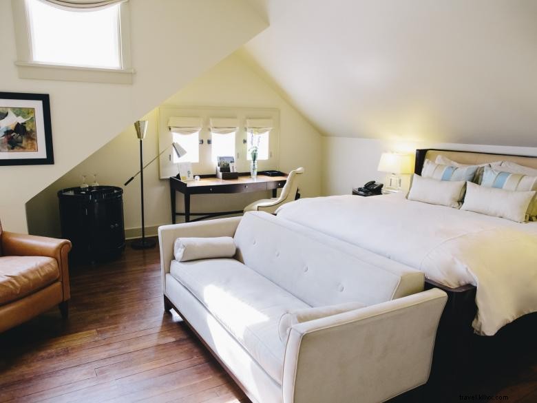 Stonehurst Place: Elegant Bed & Breakfast Retreat