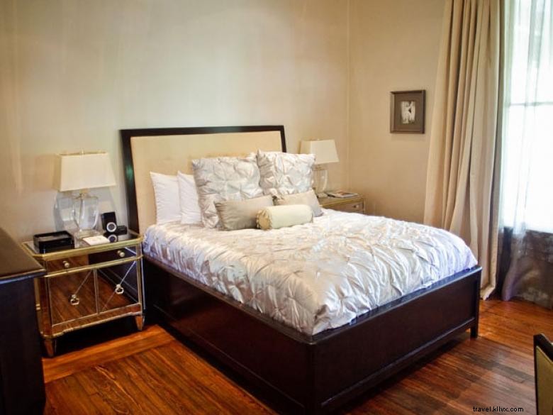 Stonehurst Place: Elegant Bed & Breakfast Retreat