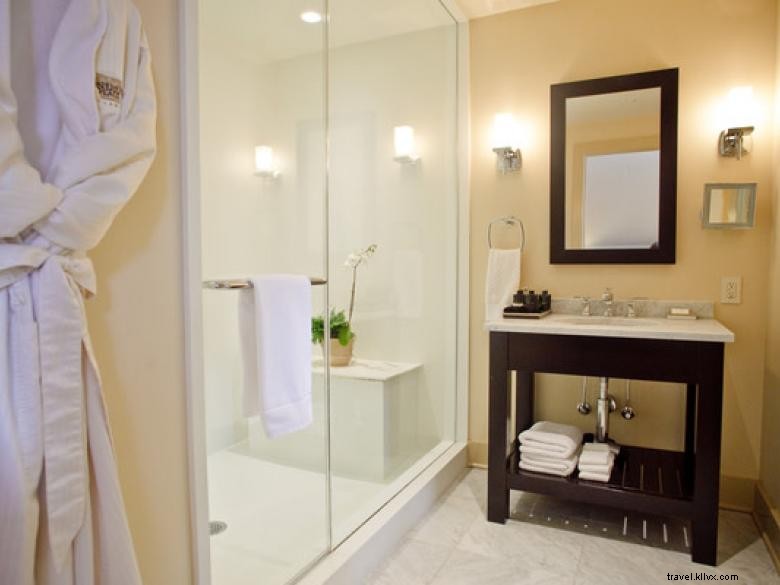 Stonehurst Place: Elegant Bed & Breakfast Retreat