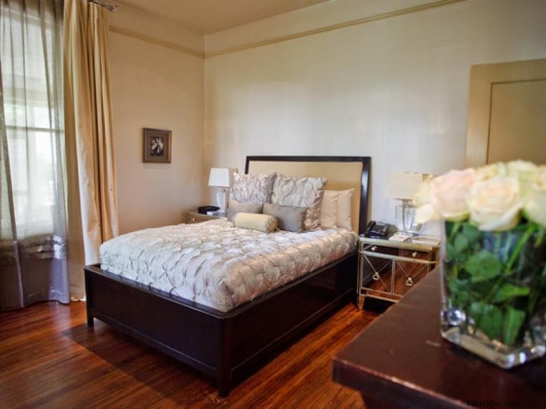 Stonehurst Place: Elegant Bed & Breakfast Retreat