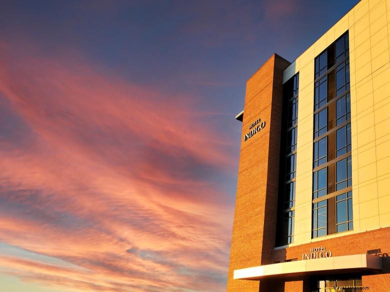 Hotel Indigo Columbus: Riverside Luxury with Farm-to-Table Dining & Rooftop Views