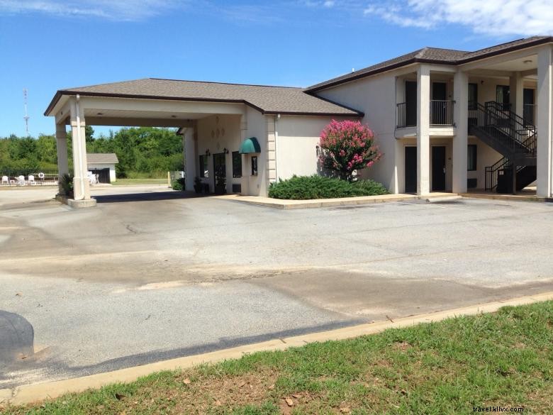 Knights Inn Sandersville – Classic Southern Comfort & Modern Amenities