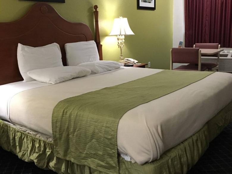 Royal Inn Richmond Hill – Luxury Comfort & Exceptional Service