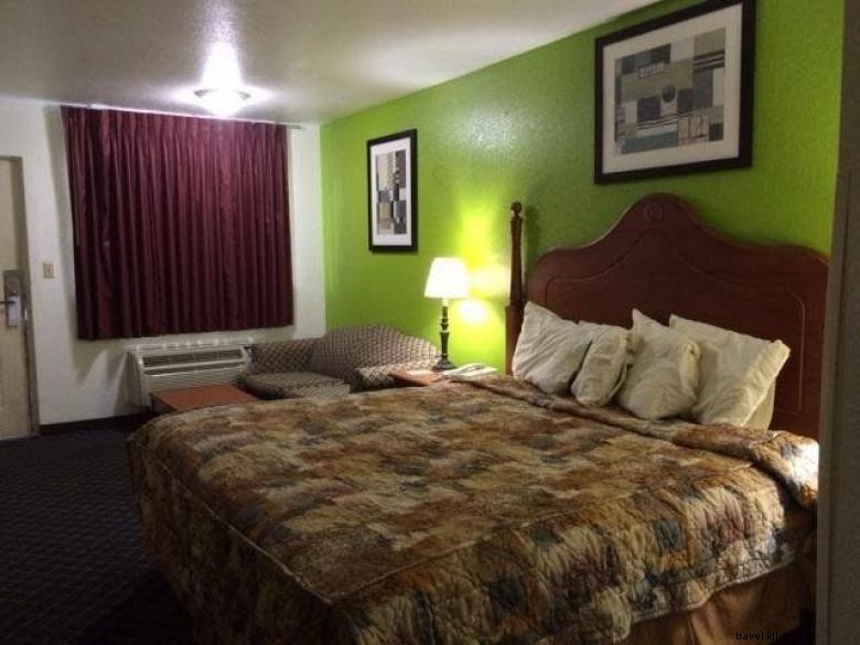 Royal Inn Richmond Hill – Luxury Comfort & Exceptional Service